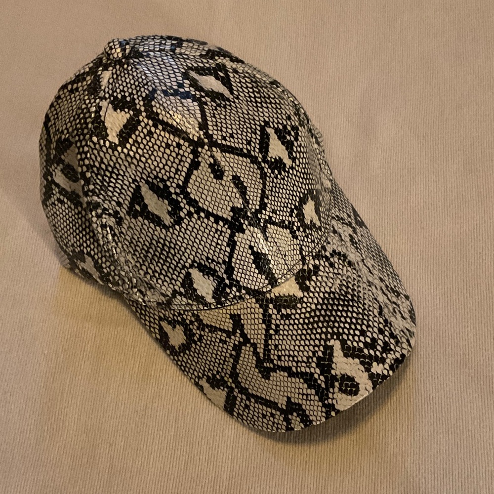Reptile Patterned Cap - Picture 2 of 3